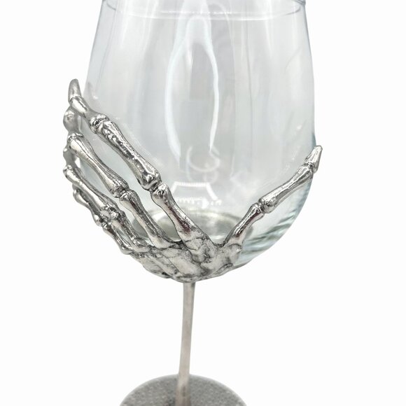 NWT SET OF 2 SKELETON HAND DIMPLED SILVER METAL HALLOWEEN GOTHIC WINE GLASSES - Picture 2 of 4